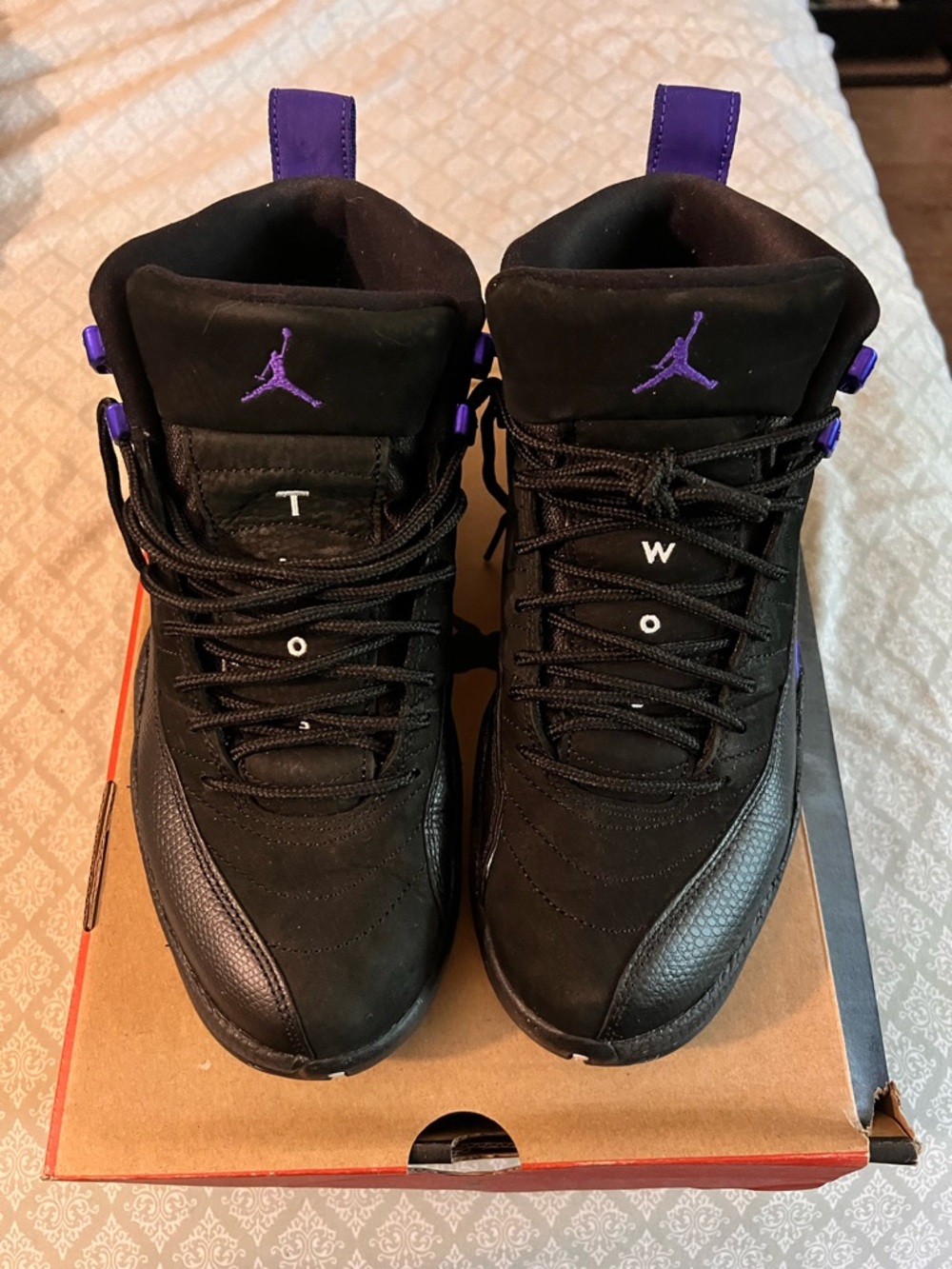 Jordan 12 MENS SIZE 7 basketball sneakers Black Purple
